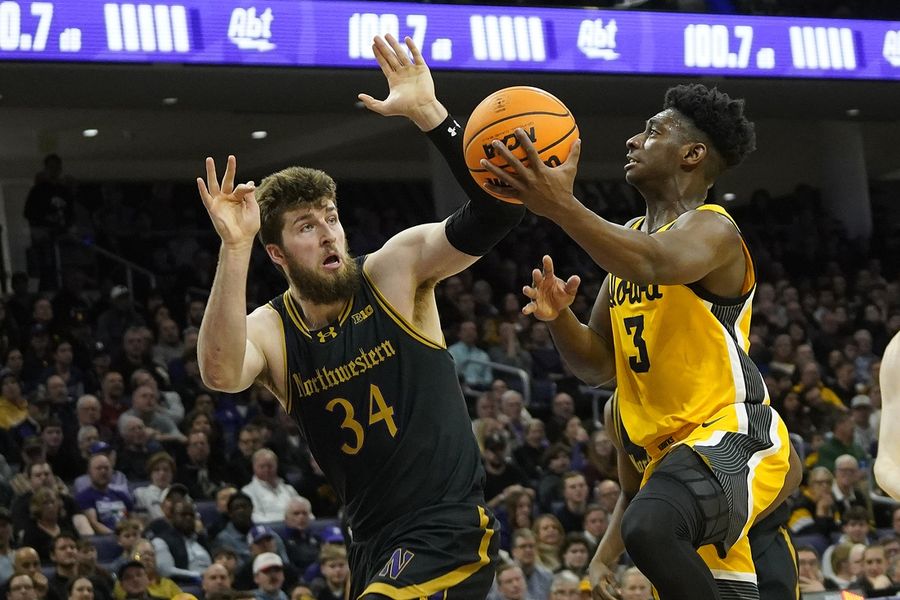 Deadspin | Northwestern shuts down Iowa for 3rd straight win