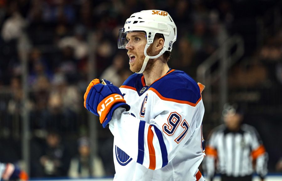 Deadspin | Oilers' Connor McDavid injured in OT loss to Jets