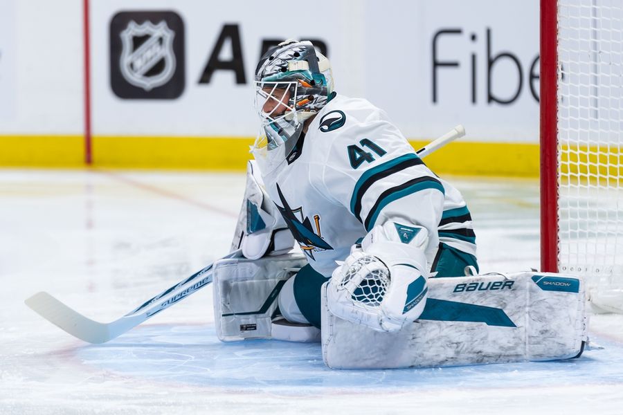 Deadspin | Panthers acquire G Vitek Vanecek from Sharks