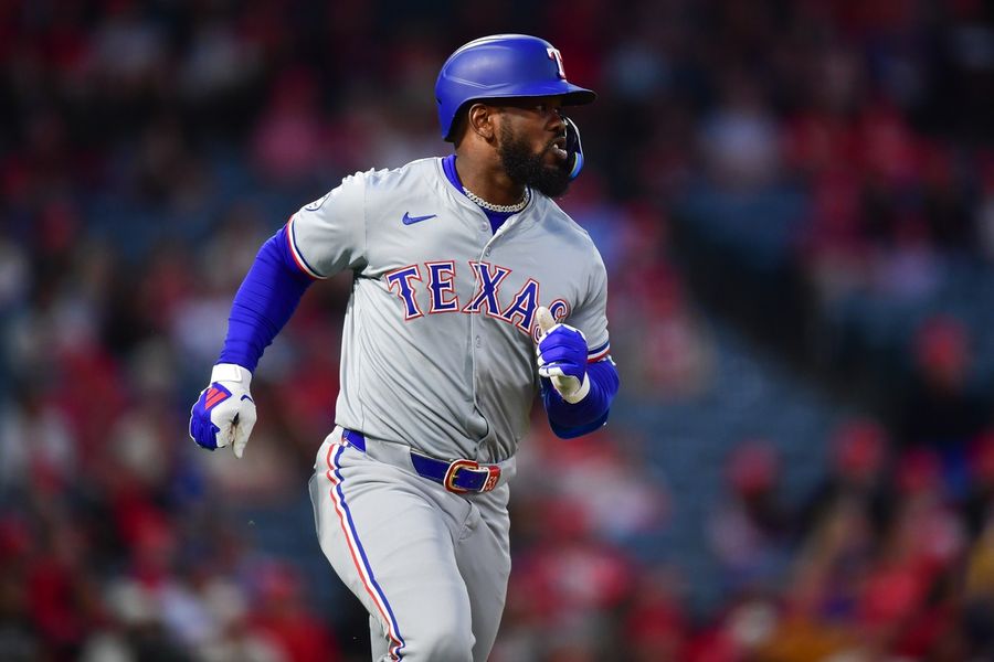 Deadspin | Rangers expect Adolis Garcia (oblique) ready for Opening Day