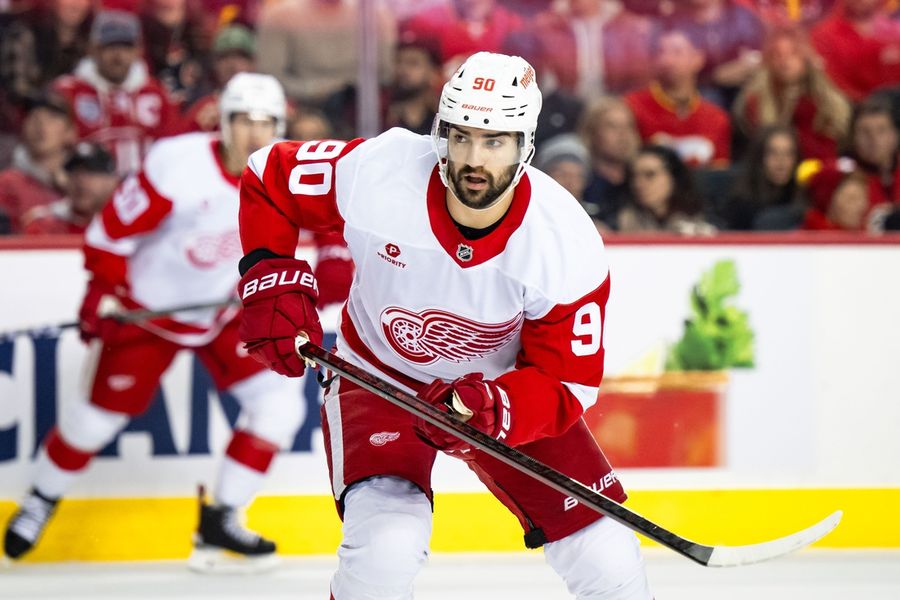 Deadspin | Red Wings deal F Joe Veleno to Blackhawks for 2 veteran players