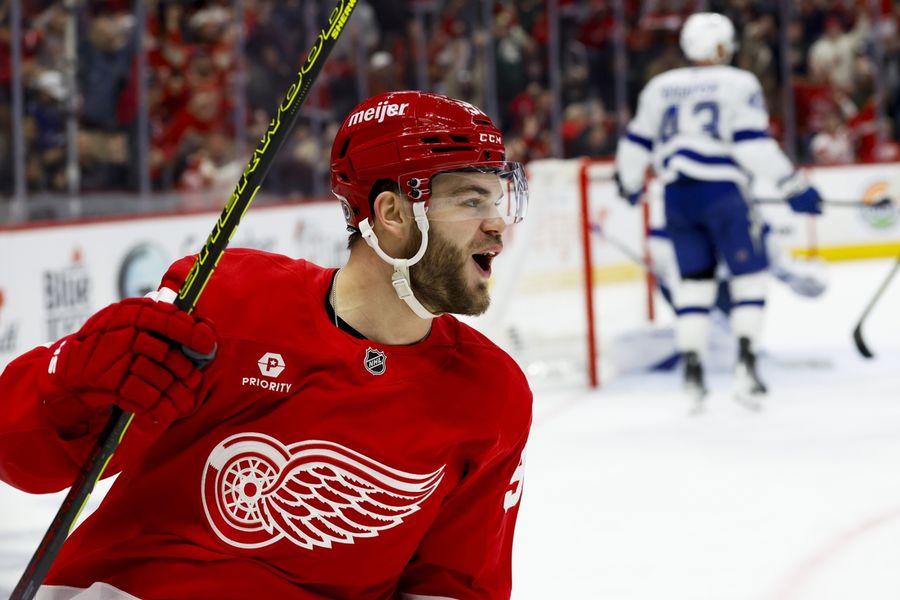 Deadspin | Red Wings look to determine 'destiny' when taking on Hurricanes