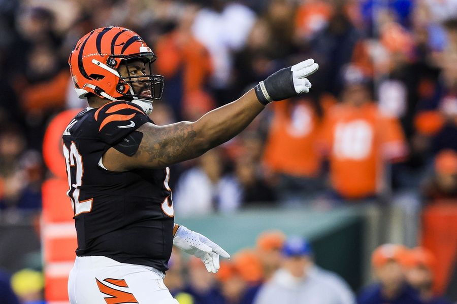 Deadspin | Reports: Bengals re-sign DT B.J. Hill to $33M contract