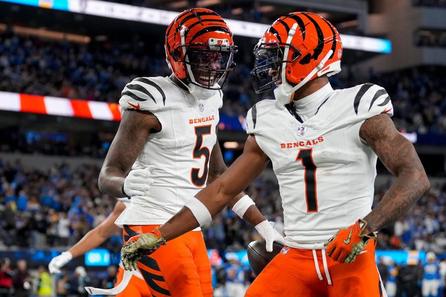 Deadspin | Reports: Bengals signing WRs Ja'Marr Chase, Tee Higgins to 4-year deals