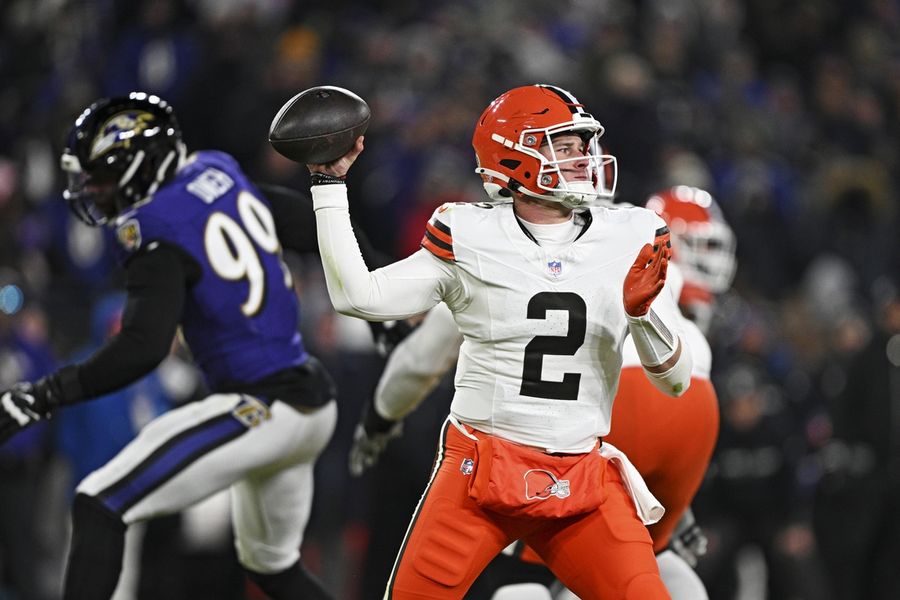 Deadspin | Reports: Chiefs bring back QB Bailey Zappe, RB Kareem Hunt