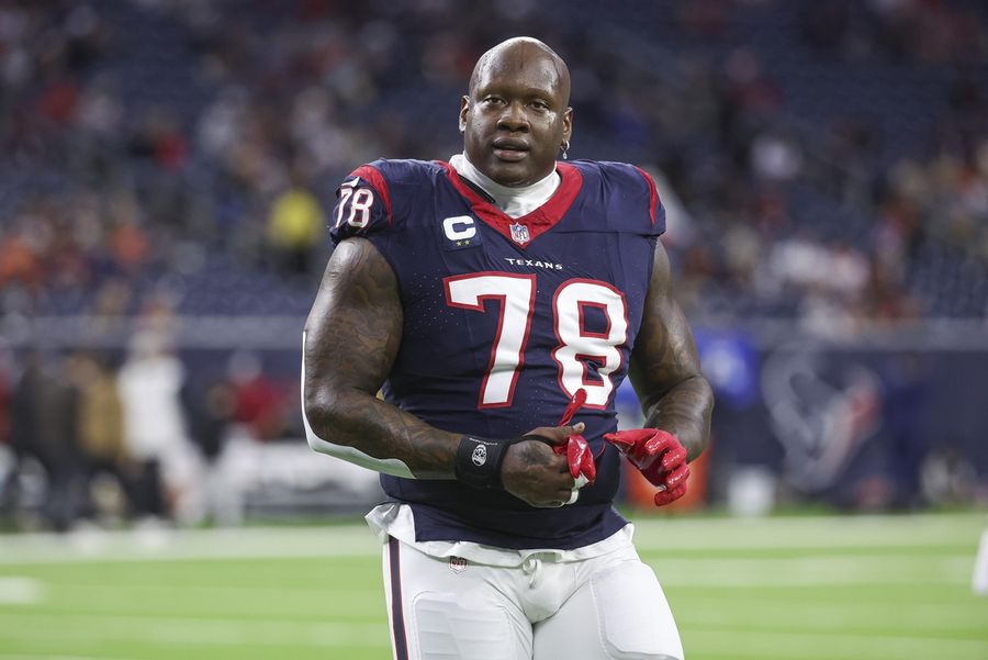 Deadspin | Reports: Commanders trade picks for Texans LT Laremy Tunsil