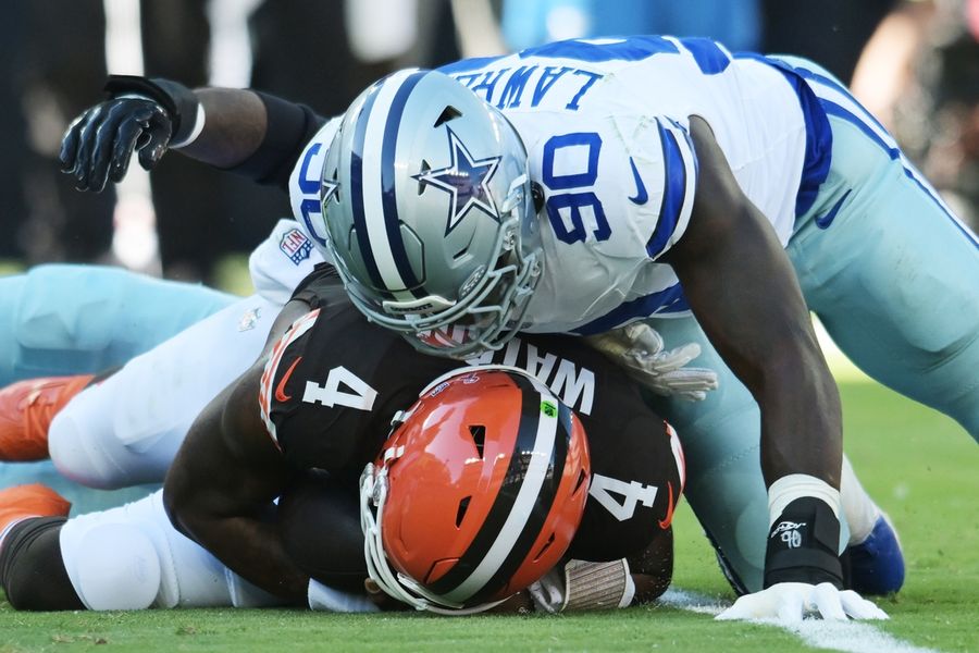 Deadspin | Reports: DeMarcus Lawrence leaves Cowboys for Seahawks