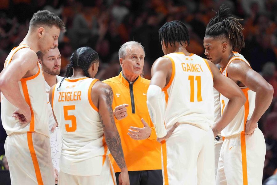 Deadspin | Rick Barnes challenges 'soft' Vols to bring fight to South Carolina