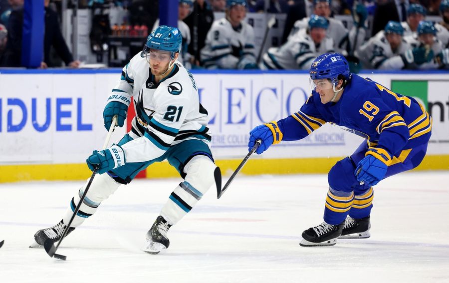 Deadspin | Sharks share offense during blowout of Sabres