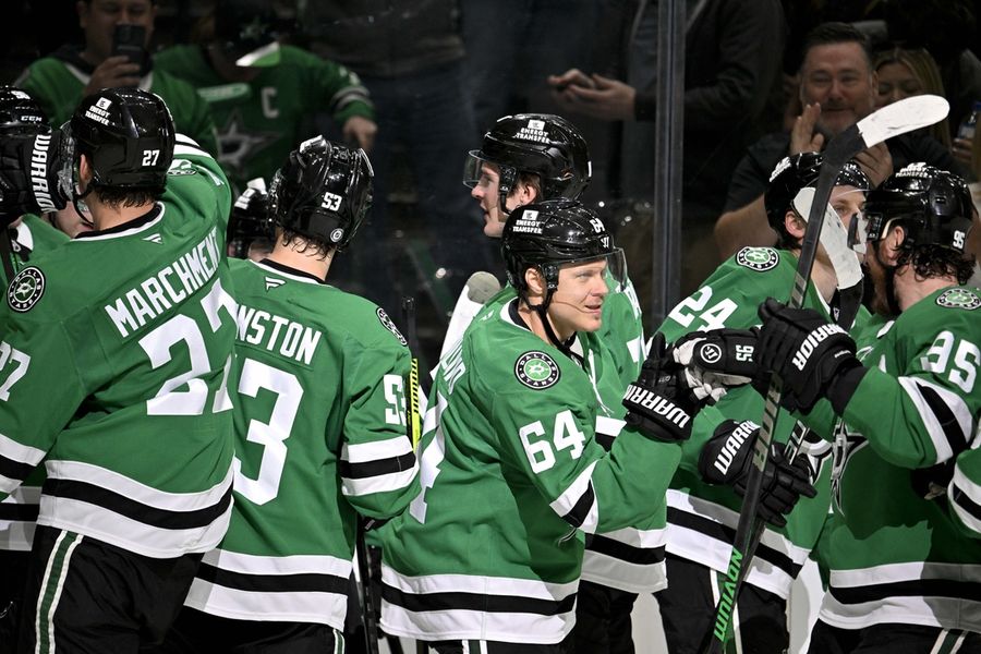 Deadspin | Stars to put home win streak to test against Lightning