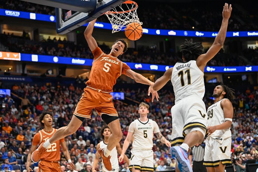 Deadspin | Texas staves off Vanderbilt 79-72 to advance