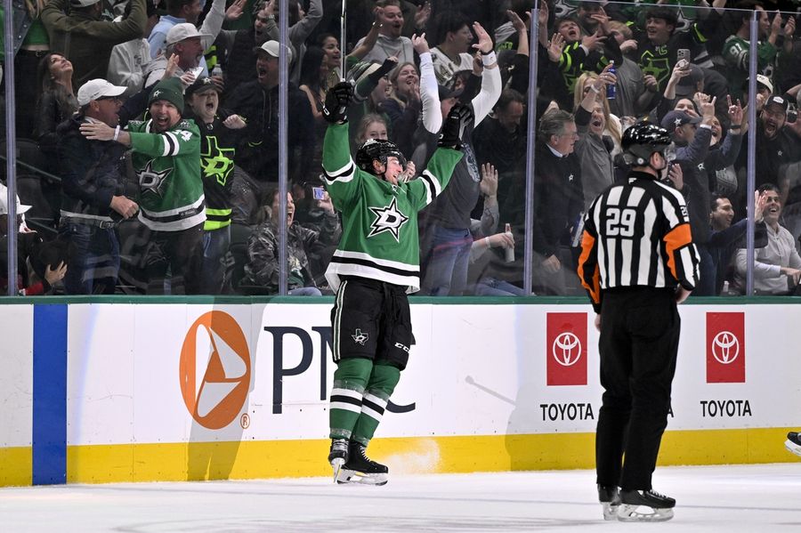 Deadspin | Thomas Harley's game-winning goal lifts Stars over Devils