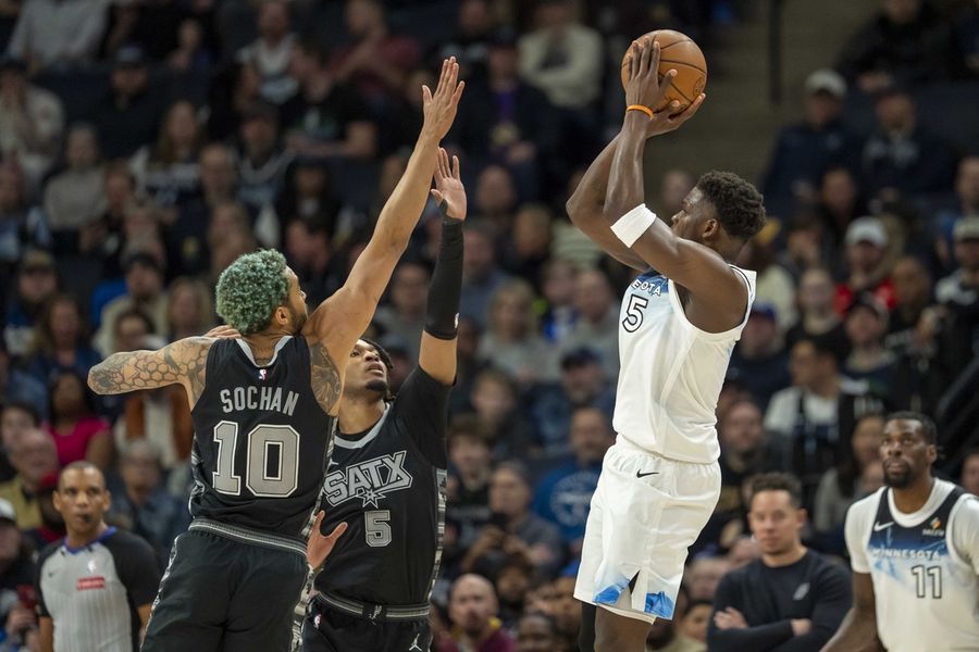 Deadspin | Timberwolves take down Spurs for 5th straight win