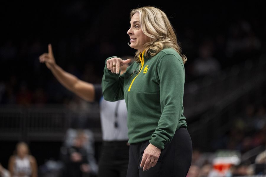 Deadspin | Women's NCAA Roundup: No. 4 Baylor, No. 5 Ole Miss win openers