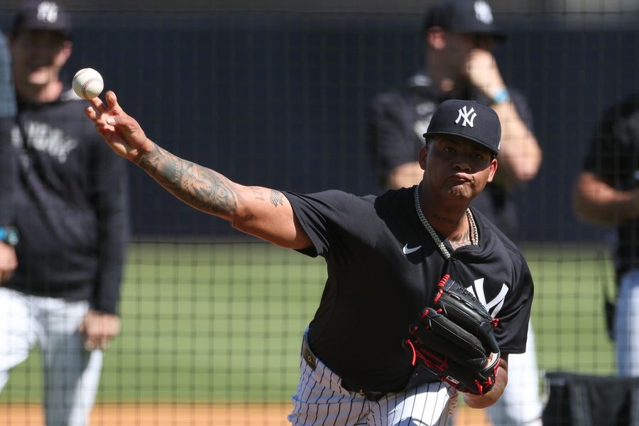 Deadspin | Yankees RHP Luis Gil won't throw until at least mid-April