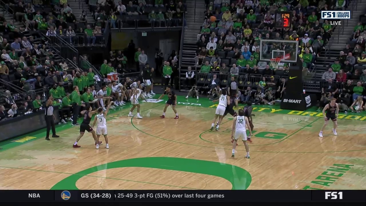 Jackson Shelstad drains a clutch 3-pointer to help seal Oregon's narrow victory over Indiana