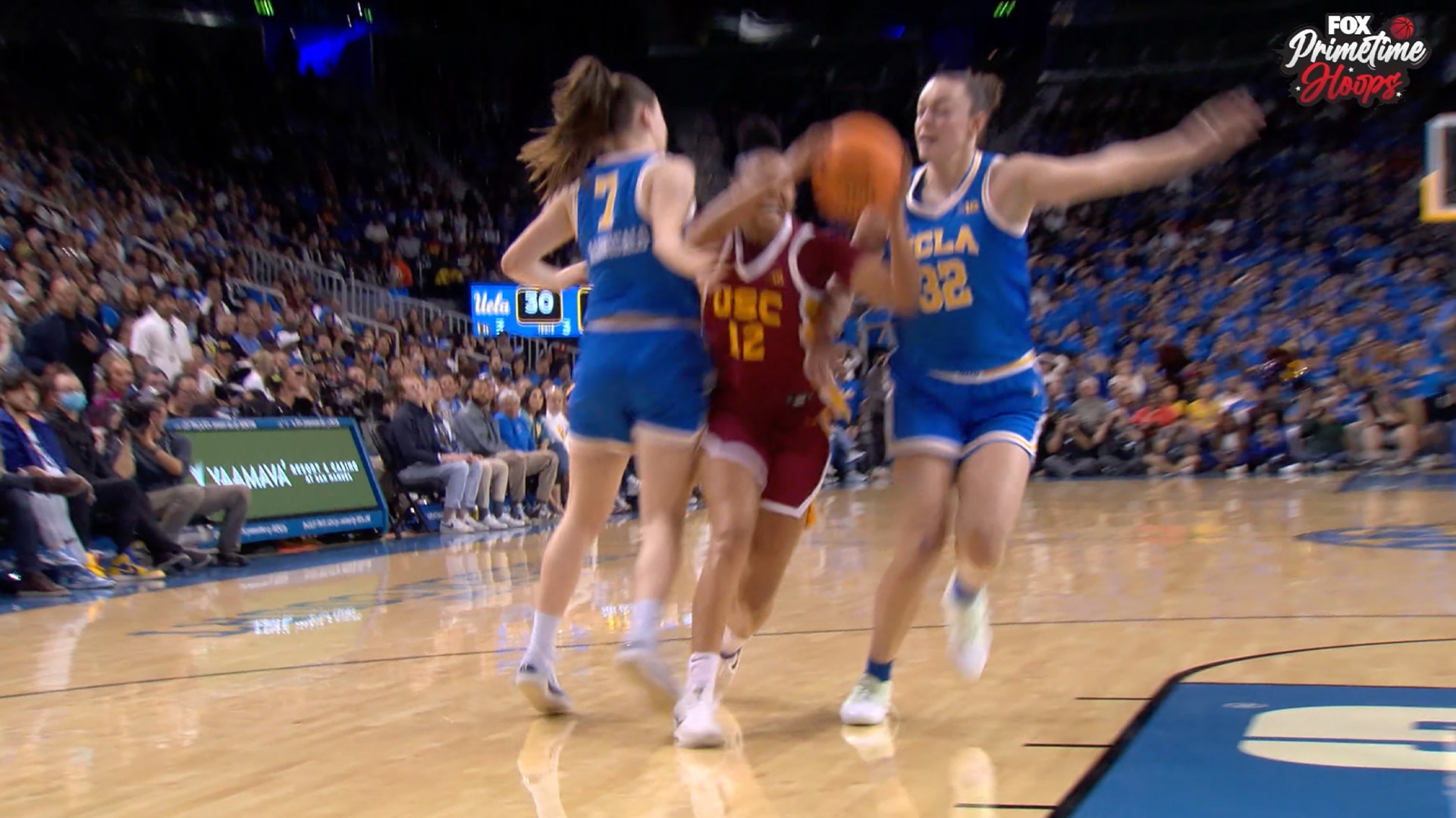 JuJu Watkins finishes TOUGH and-1 layup as USC leads UCLA