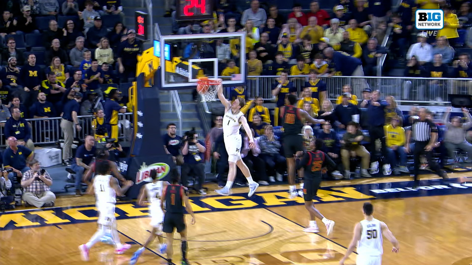 Michigan's Danny Wolf throws down dunk to trim deficit against Maryland