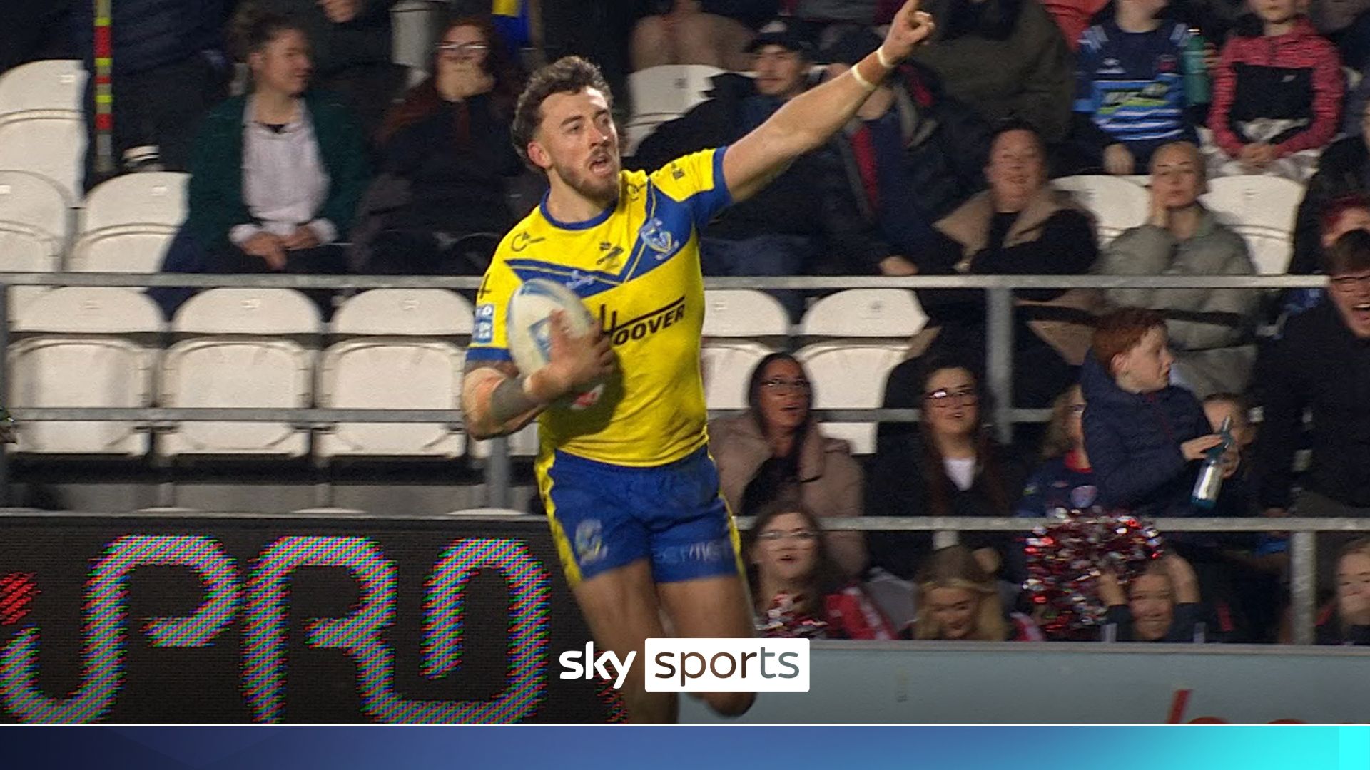 St Helens v Warrington Wolves: Matty Ashton puts on the AFTERBURNERS for Warrington try!