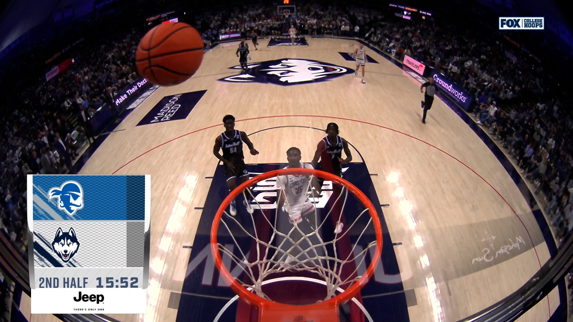 UConn's Hassan Diarra throws it off the glass to Samson Johnson for an UNREAL jam vs. Seton Hall